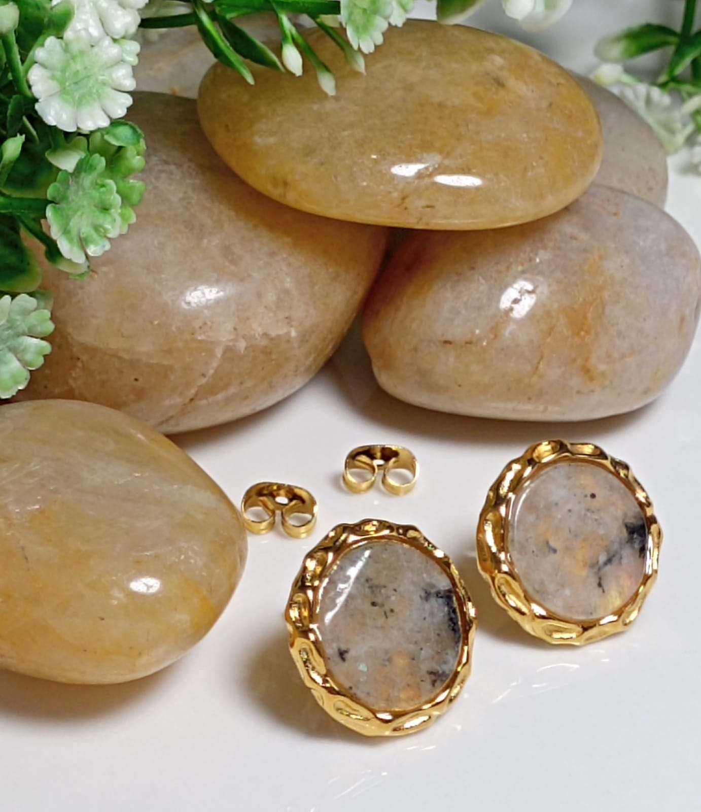 Pendientes de piedra redonda natural LABRADORITA con bordes festoneados dorados